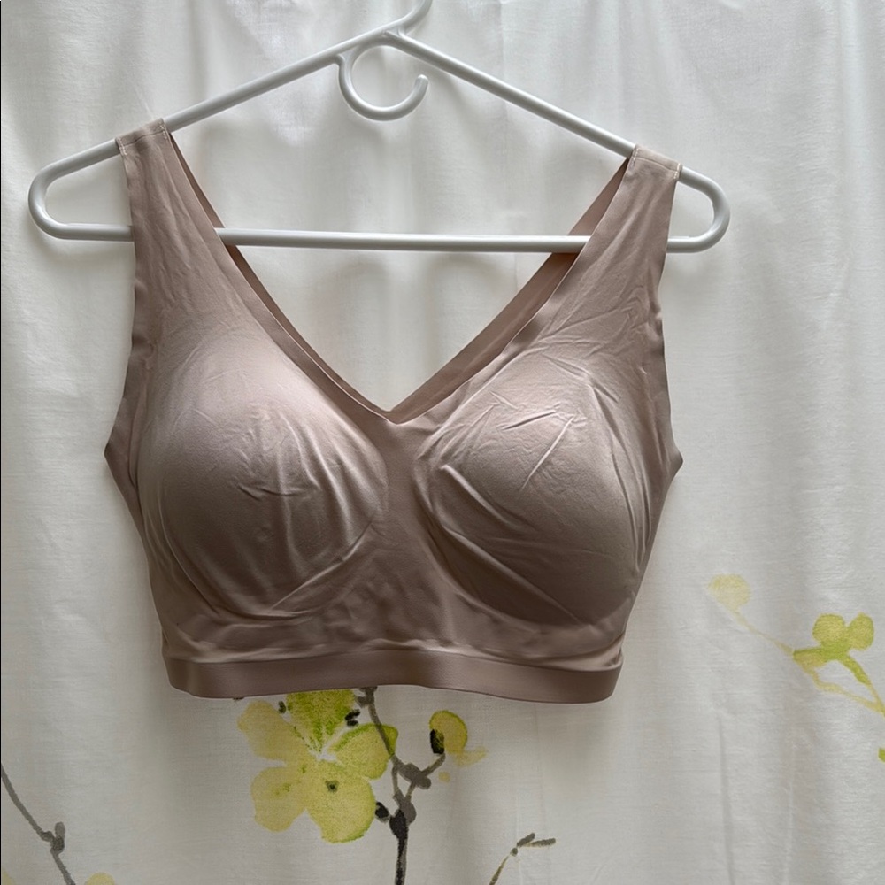 Soma Cream Bra with Wide Straps and V-Neck